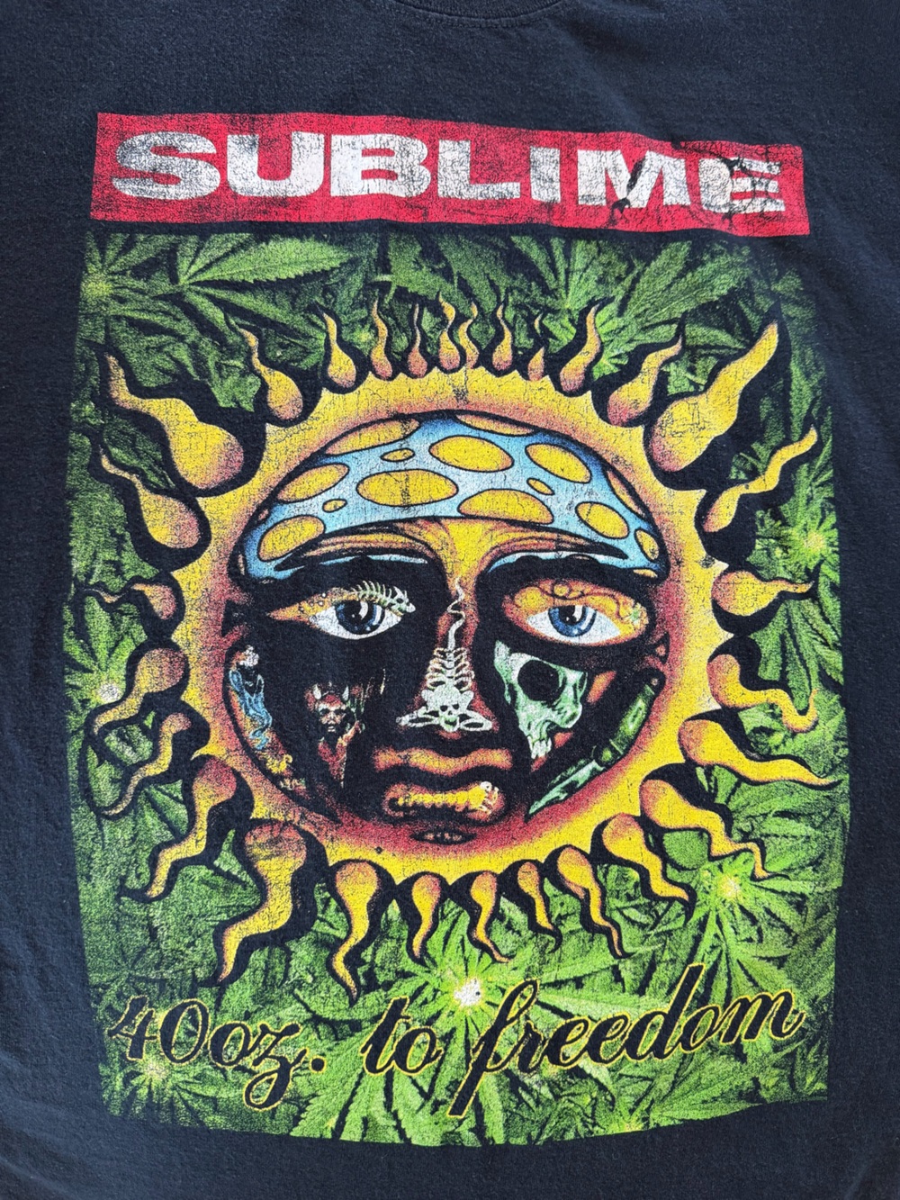 Gildan Sublime Sun Graphic Tee in Black, Yellow, Green, Red
